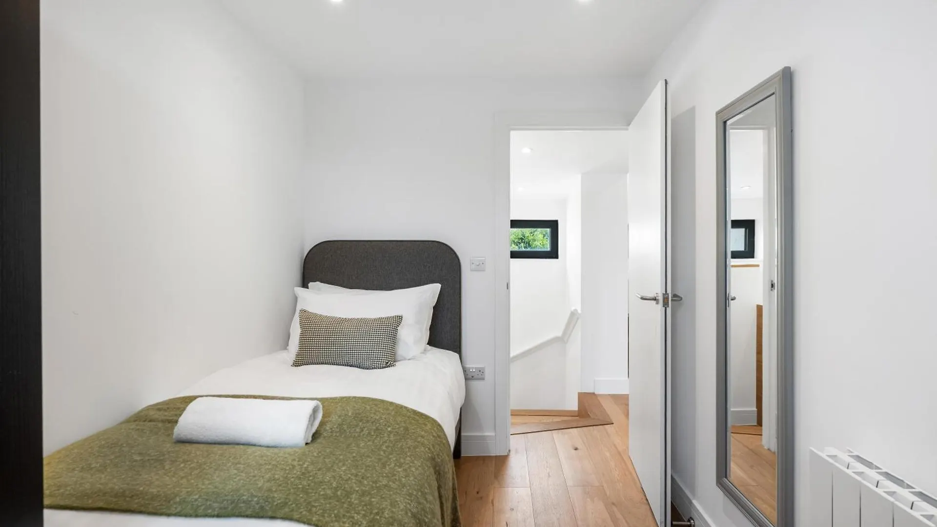 Apartment Brighton Boutique Townhouse Near Marina By Staystaystay