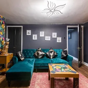  Apartment Basement Flat, Regency Square